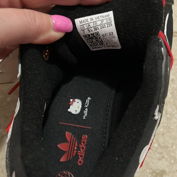 Adidas Hello Kitty Astir Size 7 Women’s Sneaker Shoe Limited Edition Black - Picture 8 of 8